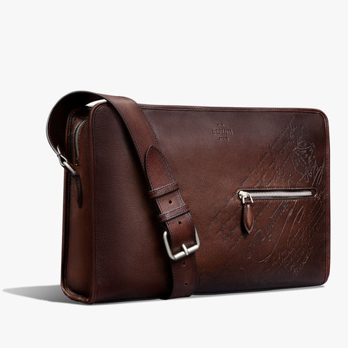 BERLUTI Journalier XL Scritto Leather Messenger | 伯魯提 男仕手袋 (啡色) - LondonKelly 英國名牌代購