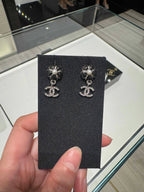 CHANEL CC Crystal & Pearl Camellia Drop Earrings | 香奈兒 CC水鑽山茶花垂墜耳環 (黑銀色) - LONDONKELLY 英國名牌代購
