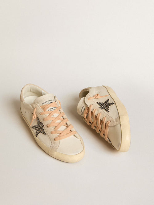 GOLDEN GOOSE Super - Star LTD in leather with beige suede star with Swarovski studs | 黃金鵝 Super - Star LTD 皮革款,搭配米色麂皮星星與施華洛世奇鉚釘(白色) - LondonKelly 英國名牌代購