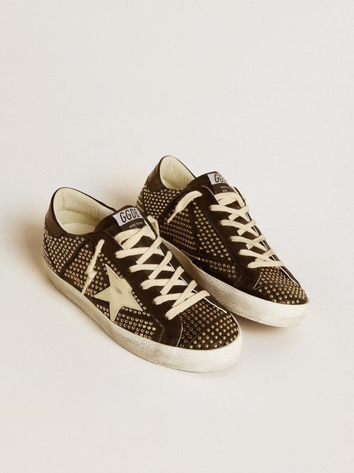GOLDEN GOOSE Women’s Super - Star in studded black nappa with white leather star | 黃金鵝 女款 Super - Star 黑色鉚釘納帕皮革款,搭配白色皮革星星(黑色) - LondonKelly 英國名牌代購
