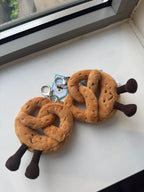 JELLYCAT Amuseables Pretzel Bag Charm | Pretzel Bag Charm (Brown)